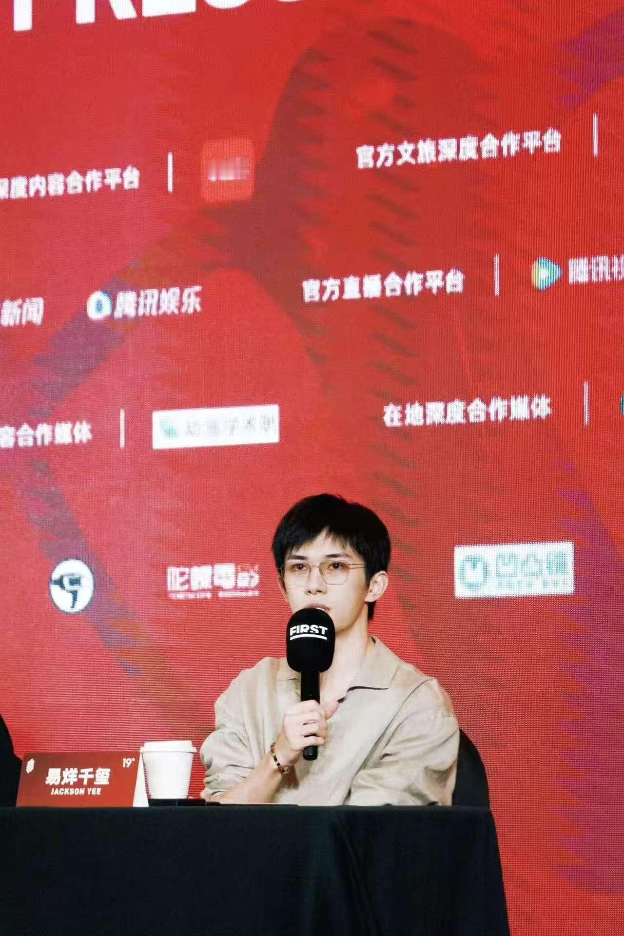 易烊千玺CCD出图、易烊千玺CCD拍的照片 易烊千玺CCD拍的图真的太帅了！非常