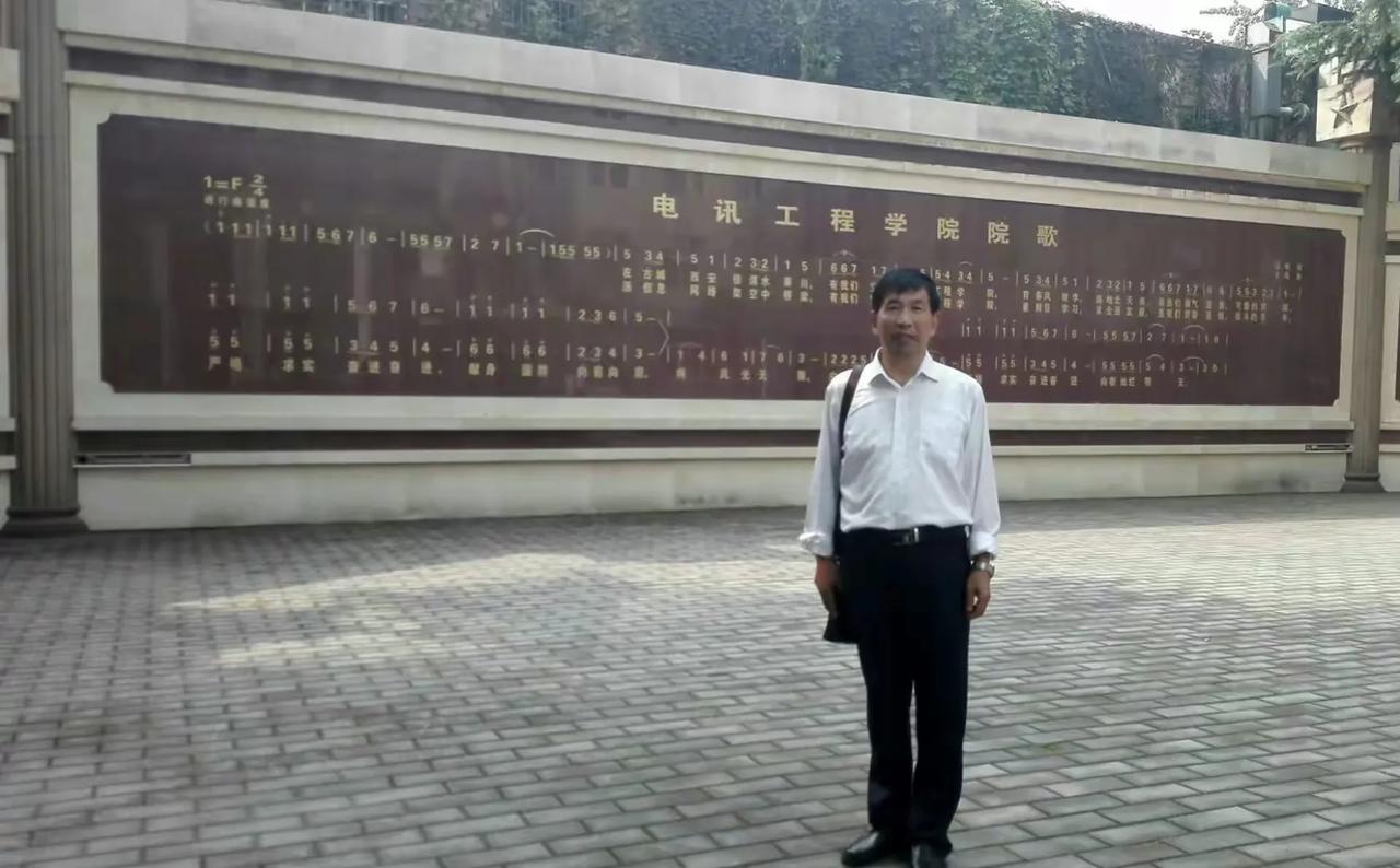 证明你们当过兵的照片发出来回母校的记忆