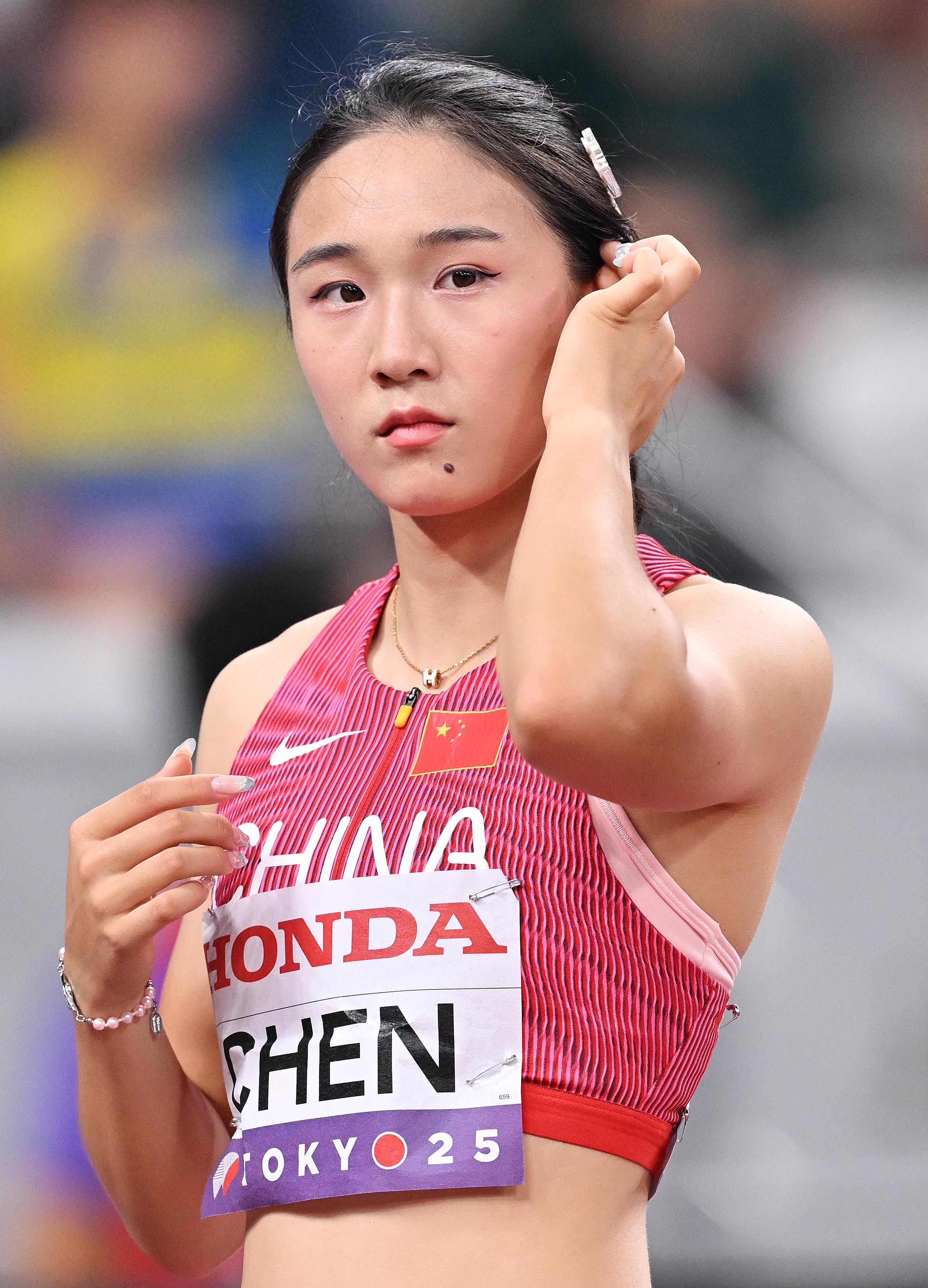 中国田径的小孩姐，16岁的陈妤颉，世锦赛首秀，止步女子200米预赛，无缘晋级半决