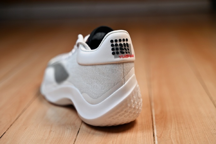 De'Anthony Melton 上脚了驭帅20 “白蹄乌”配色 梅尔顿在此前