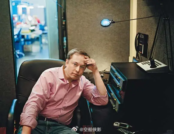 大学期间，埃隆·马斯克与一位女孩约会，他问的第一个问题是：“您考虑过电动汽车吗？