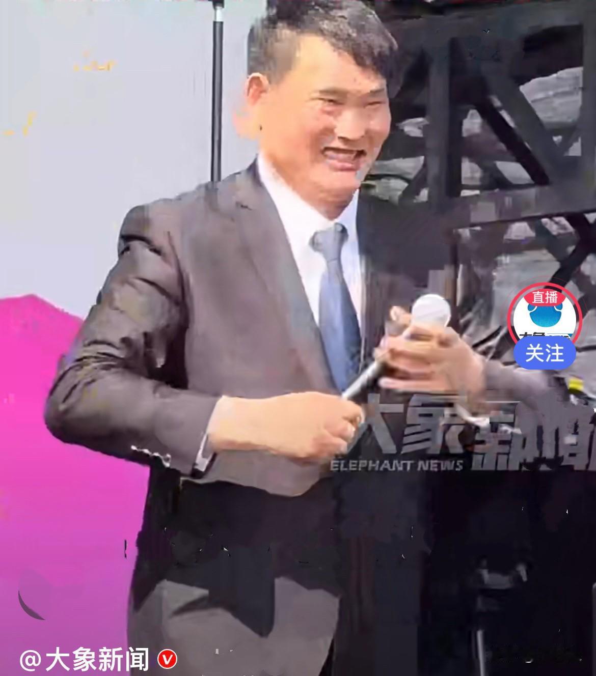 一直很喜欢大衣哥朱之文的，最近网友说他是明星界的“蜜雪冰城”，别人追问啥意思，朱