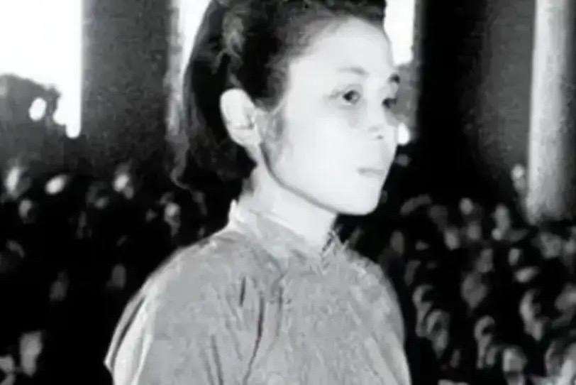 1940年，军统女特务冒死救下一名地下党，11年后，女特务被我党抓获，女特务提出