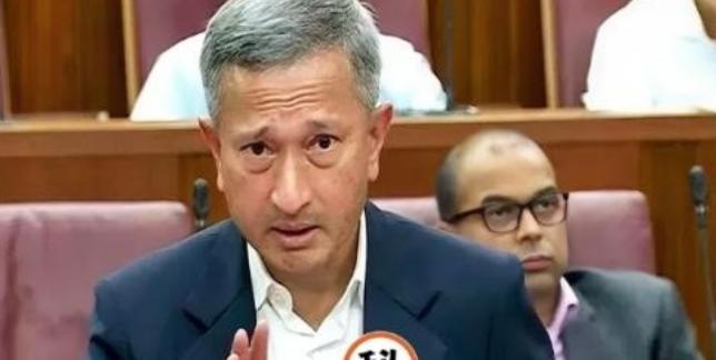 新加坡急了。据说在东盟的会上，外长几乎是拍着桌子，让中国“尊重”马六甲的地位。翻