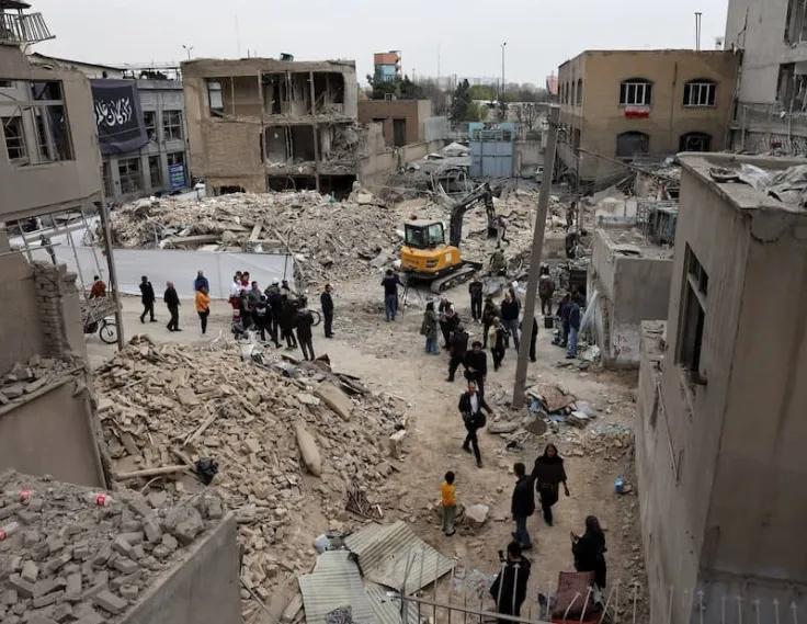 伊朗德黑兰等地成千上万栋民用建筑被炸，重建这笔钱该由谁出？
伊朗想让美国和以色列