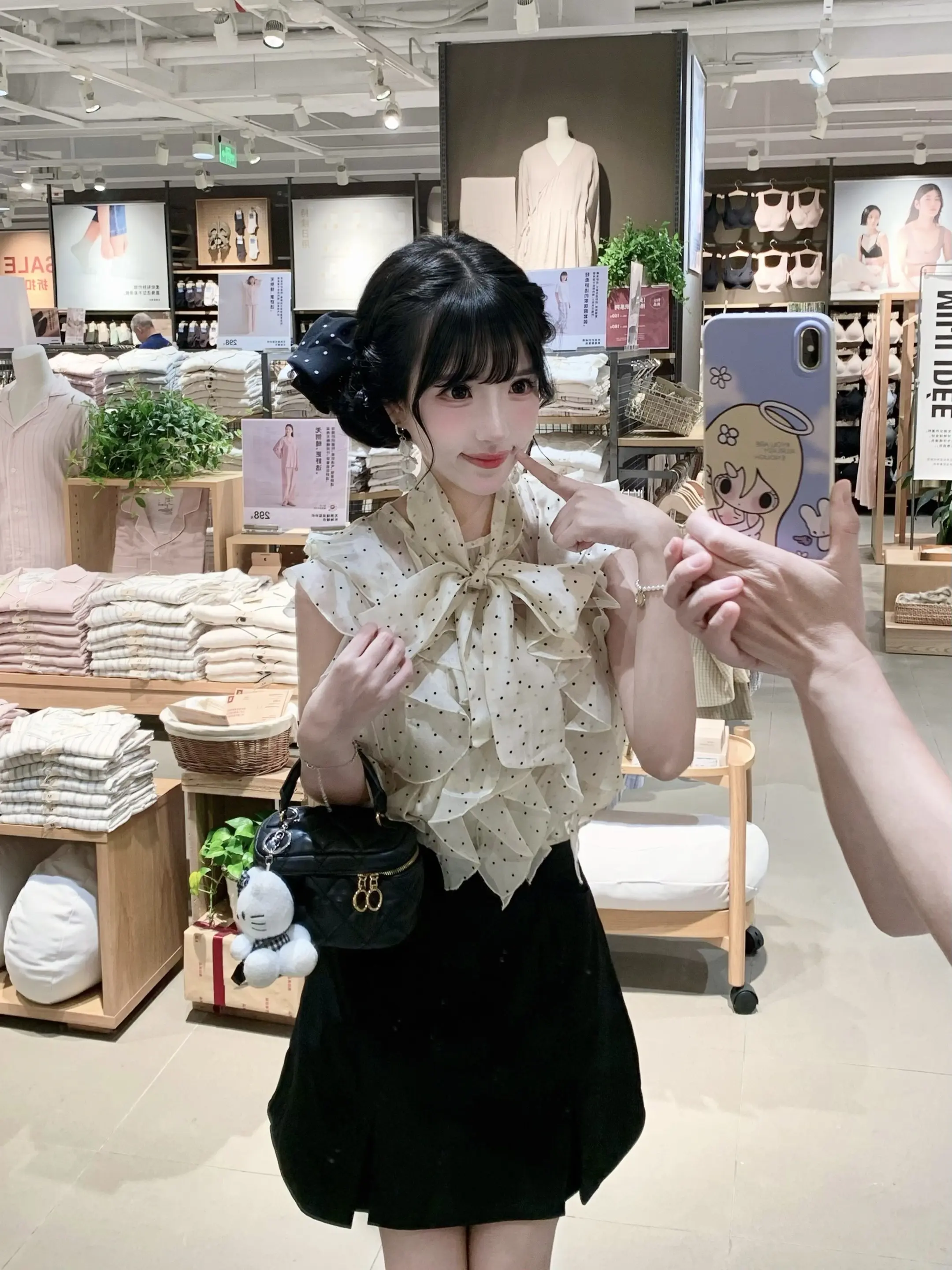 我是不会放弃日系穿搭的🖤。好优雅千金 波点太喜欢噜