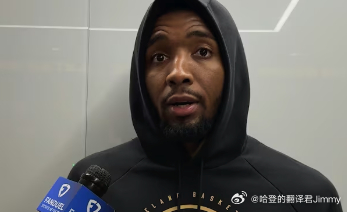 米切尔坚持表示自己没事，也没有脚踝伤。“你们也太夸张了。” 