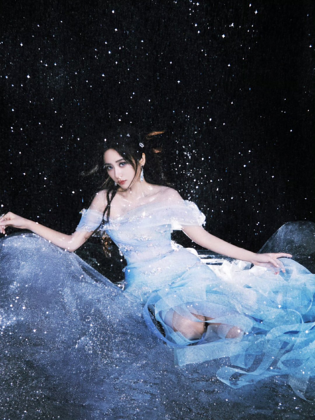 沈月沈月银河神女她踏星而来，我却不敢直视那美丽的眼睛银河神女沈月