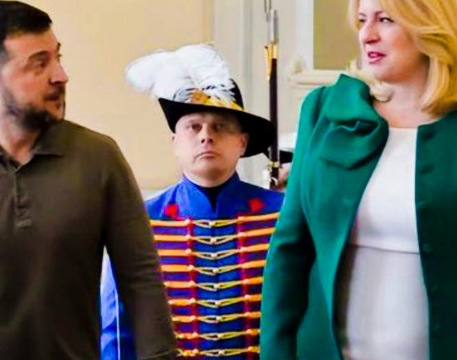 斯洛伐克前总统苏珊娜跟泽连斯基交流时，眼神在向对方传递什么意思呢？
苏珊娜看向泽