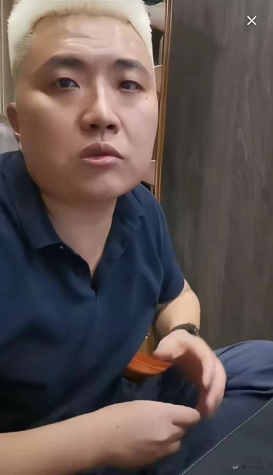 长沙车位纠纷终于迎来收尾，闵先生开播亮出对方写下的道歉信，还对外说明收到的补偿金