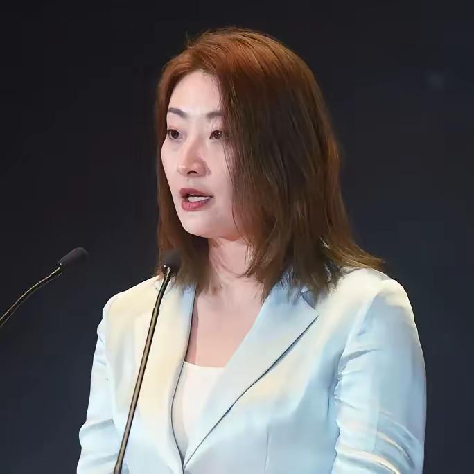 一句话说清楚宗覆莉辞职真相！

宗想掏空娃哈哈，引起大股东杭州国资委不满，逼迫宗