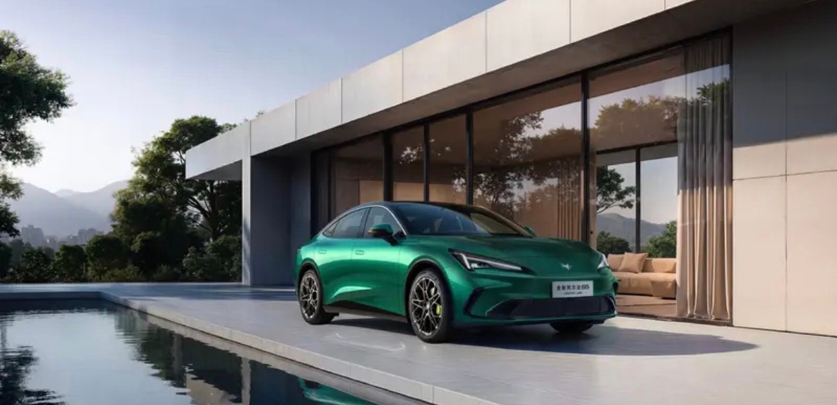 【全新极狐阿尔法S5官图 外观细微调整/新增增程动力】2月14日，极狐汽车正式发