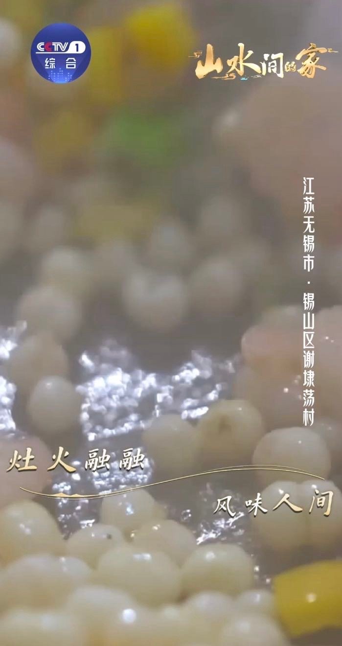 有一种美叫丰收中国 粮仓满了，灶台热了，新蒸的馒头飘着麦香。看着饭桌上的丰收宴，