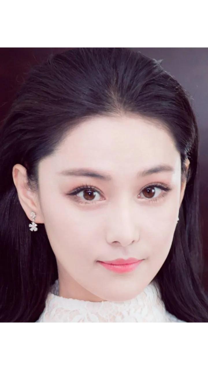 张馨予的婚后蜕变：从职场女强人到幸福人妻

张馨予的婚姻，如同一道分水岭，将她的