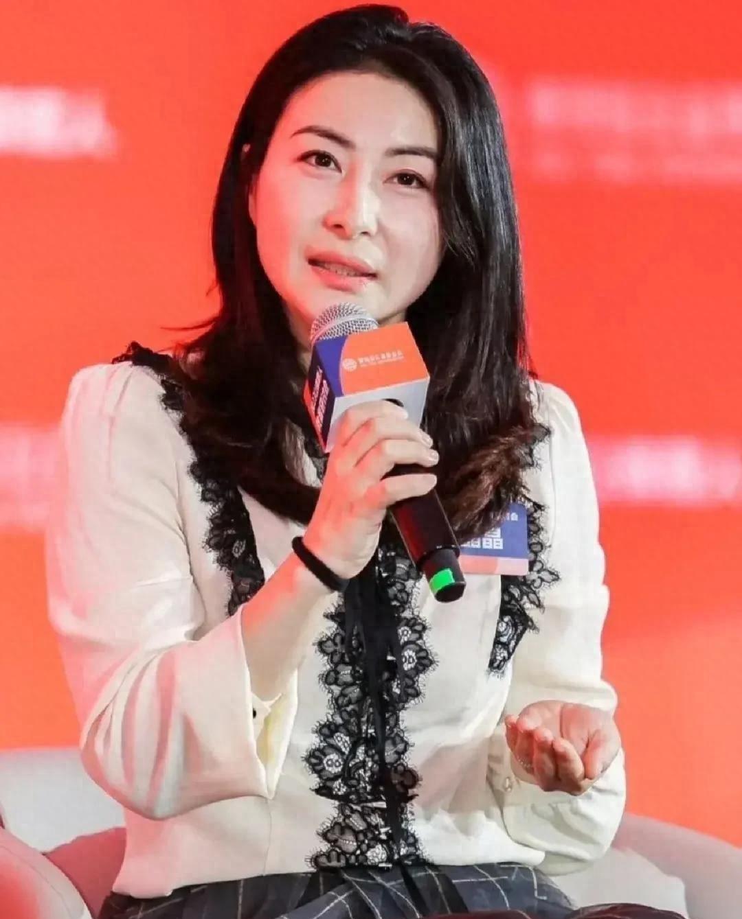 终于等到这天！官媒发文，高调官宣44岁郭晶晶喜讯，霍震霆说对了
郭晶晶，曾是跳水