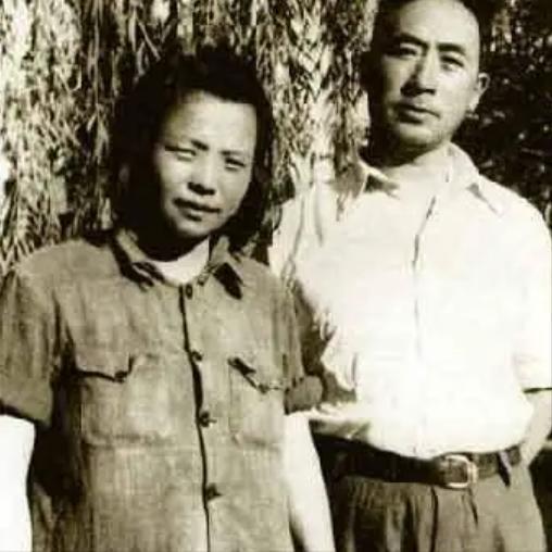 2004年，薄一波96岁生日，聂力带小外孙去看望：快给太爷磕头
 
聂力会带着外