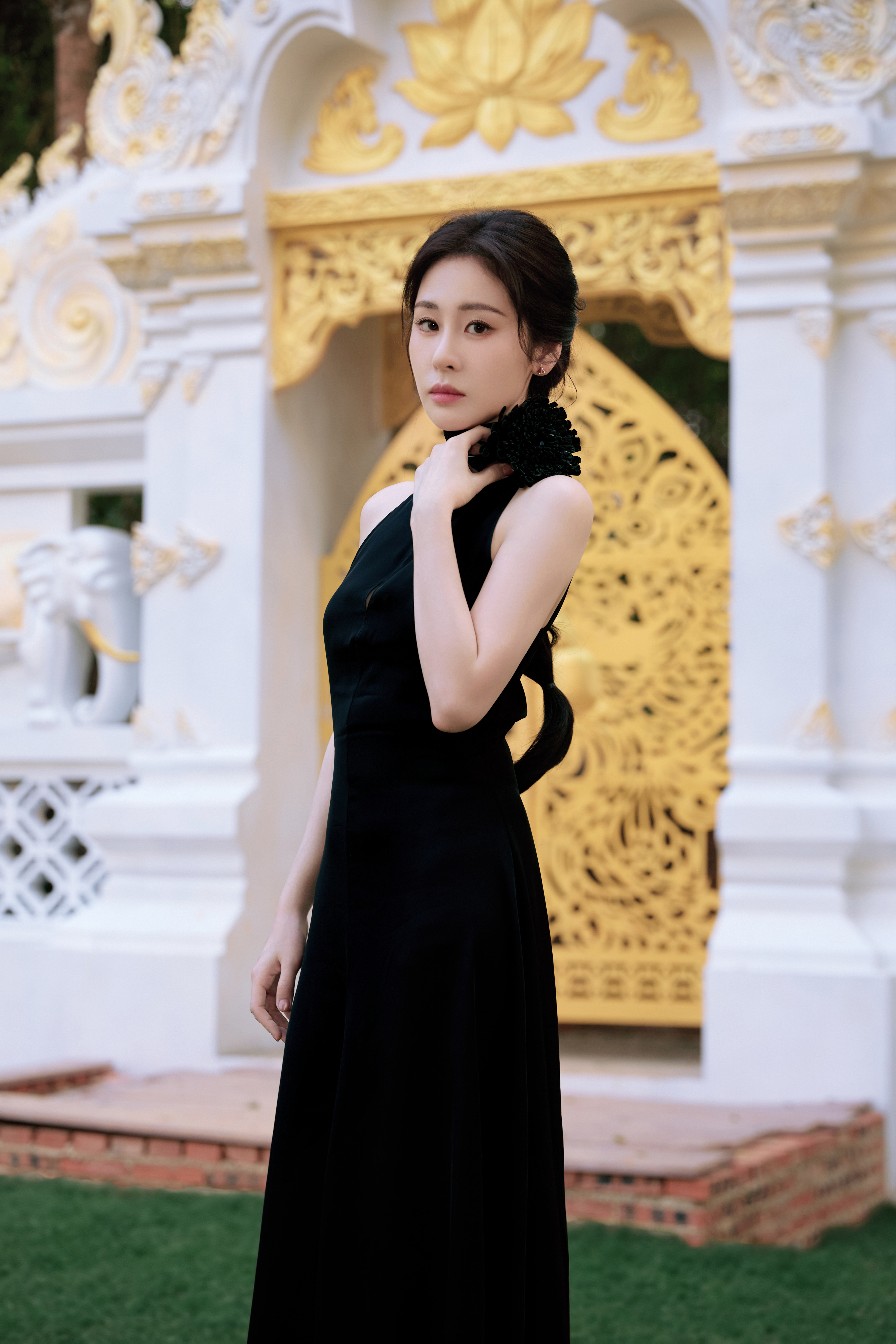 张碧晨 不慌不忙，自带锋芒，黑裙是藏不住的温柔气场。 