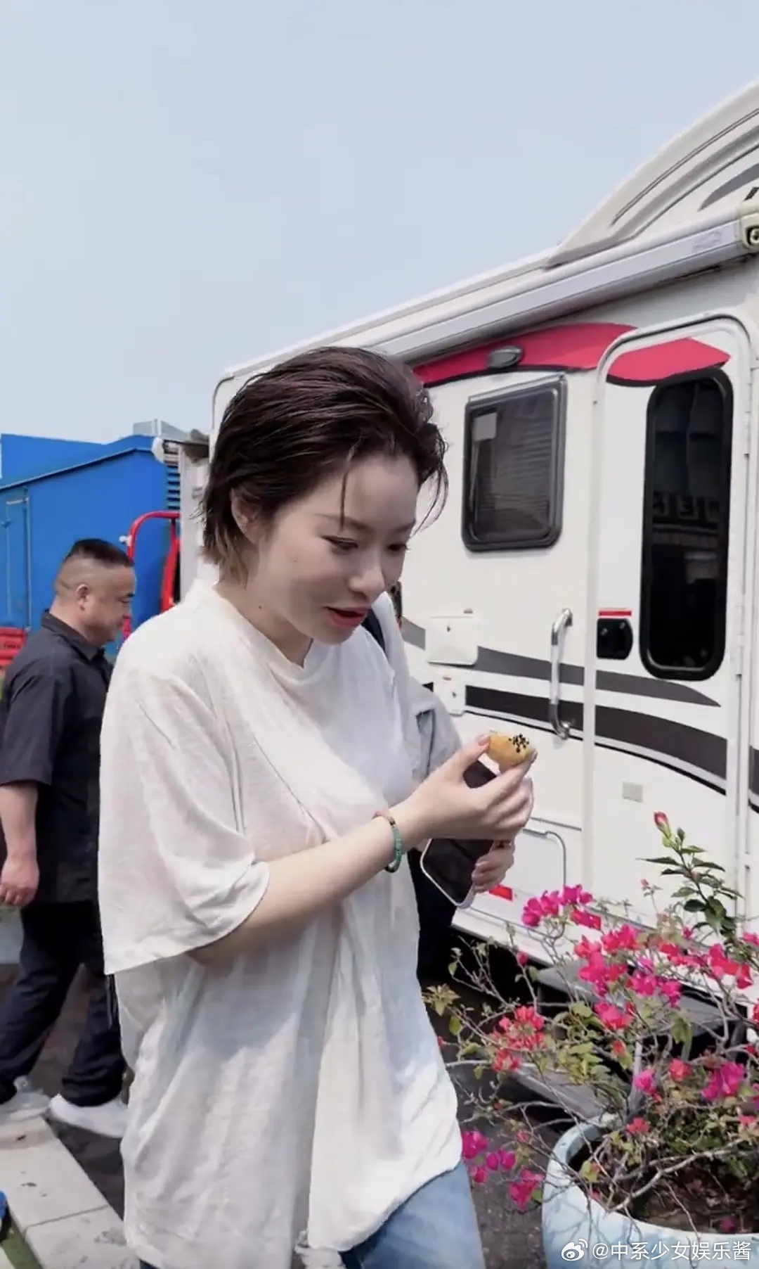 大家知道这是谁吗？我还以为是大嫂高叶呢