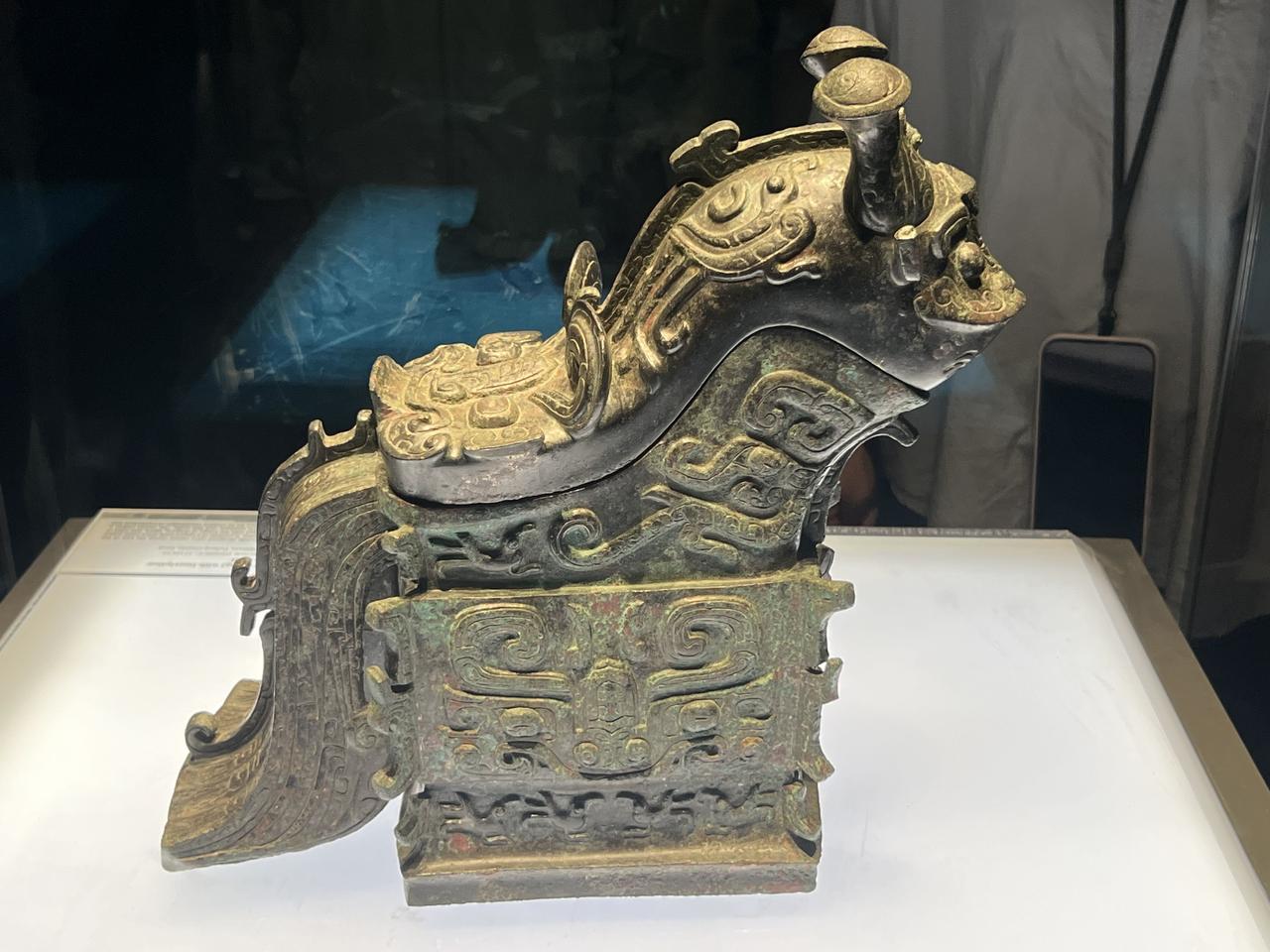不得了，再次在陕西青铜器上发现明显的圣书体象形文字，这是我的最爱—— 𓄤 。