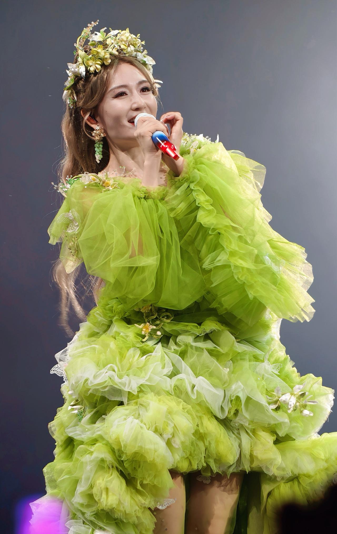 谢娜全国巡演获批，说真的——你能接受她开演唱会吗？谢娜这巡演，是真把"快乐大本营