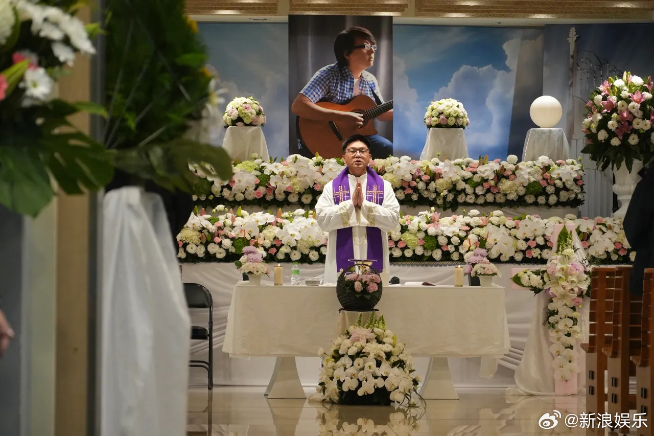 袁惟仁告别式众星送别袁惟仁 据台媒，袁惟仁告别式今日在台北市怀爱馆景行楼至忠三厅