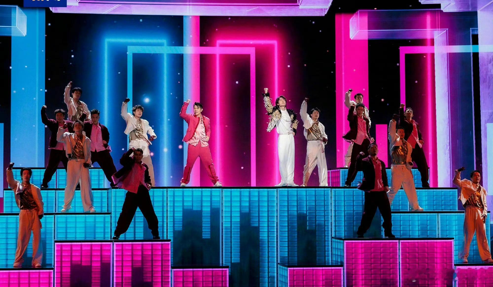 郭富城王一博 法拉利遇上兰博基尼救命啊谁懂这个组合的含金量！郭富城+王一博，真·