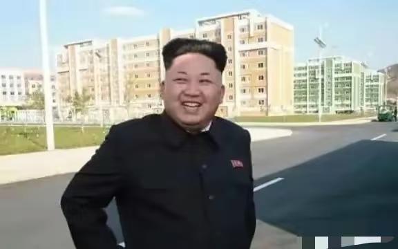 金正恩彻底不装了！朝鲜不仅出兵援俄，还清空了几十年库存卖武器，狂赚上百亿美元。普