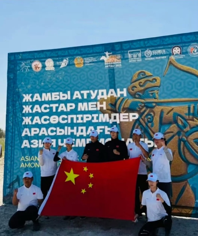 于适带领中国青少年骑射队夺冠比赛初期的困境让人揪心，但中国青少年骑射队没有放弃。