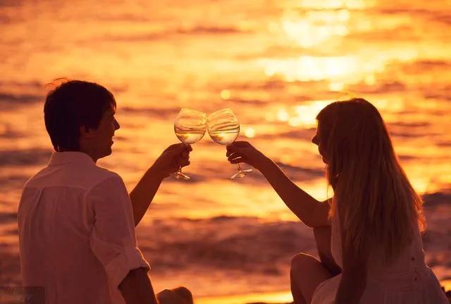 第三者抢走老公，妻子揭开隐藏千万债务，家破人亡只因这件事！

我叫李梅，今年54