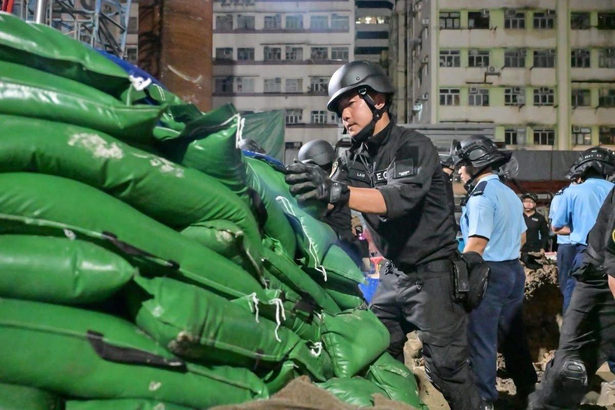 鲗鱼涌现战时炸弹 警方连夜拆弹　香港警察守护香港热点观点港闻 鲗鱼涌昨午（19日