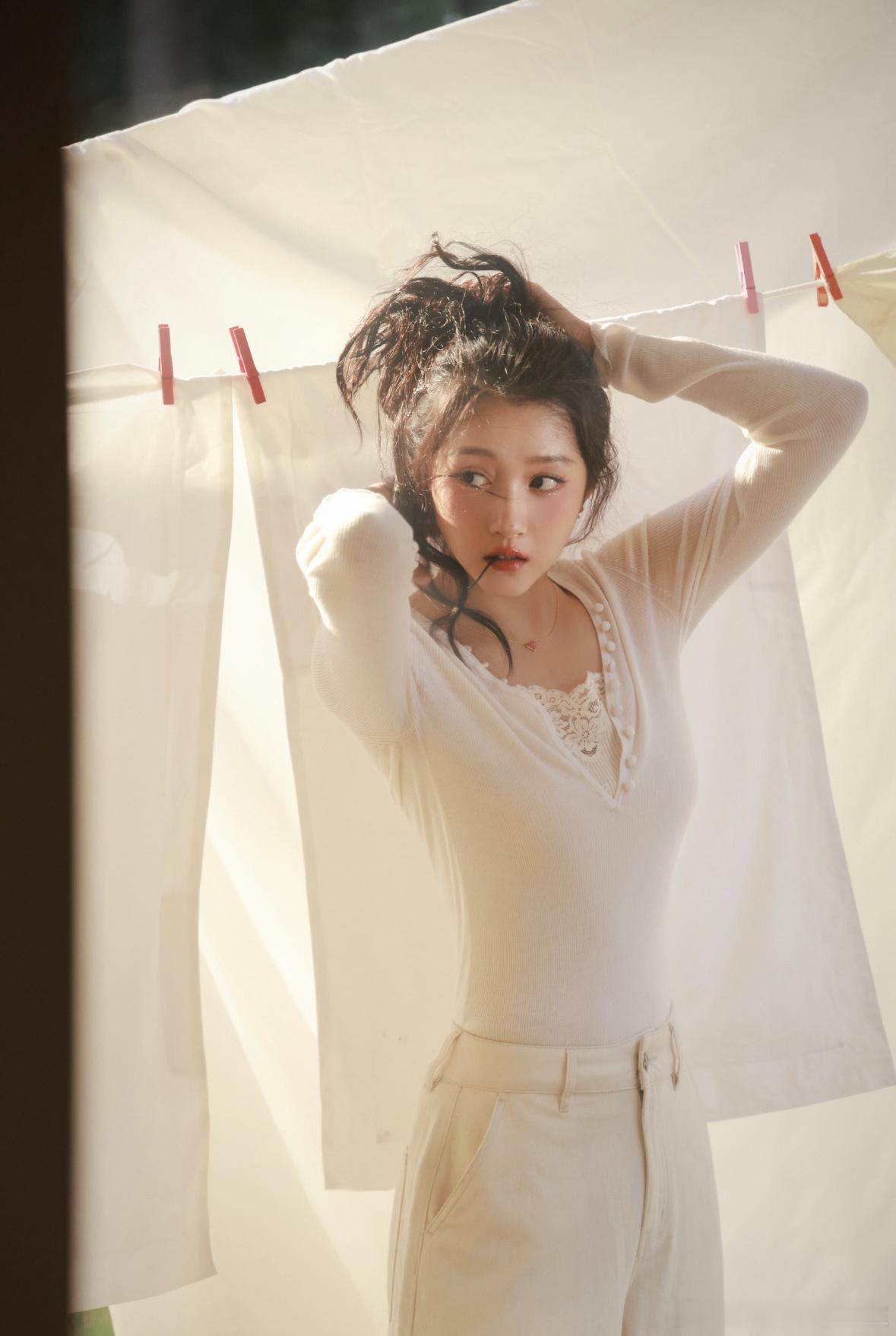 关晓彤只需要略微出手 今年热梗：只要淡淡的就会顺顺的放到关晓彤身上就是：只要素素