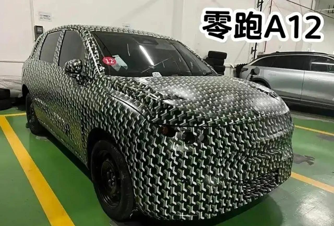 疑似零跑A12谍照曝光，新车定位紧凑型SUV，价格可能低于C系列车型，将继续采用