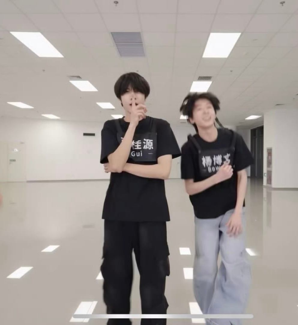 我笑的好崩溃…你们老张家….？张桂源又在嘘什么！！🤫张桂源又在嘘什么 tf四代