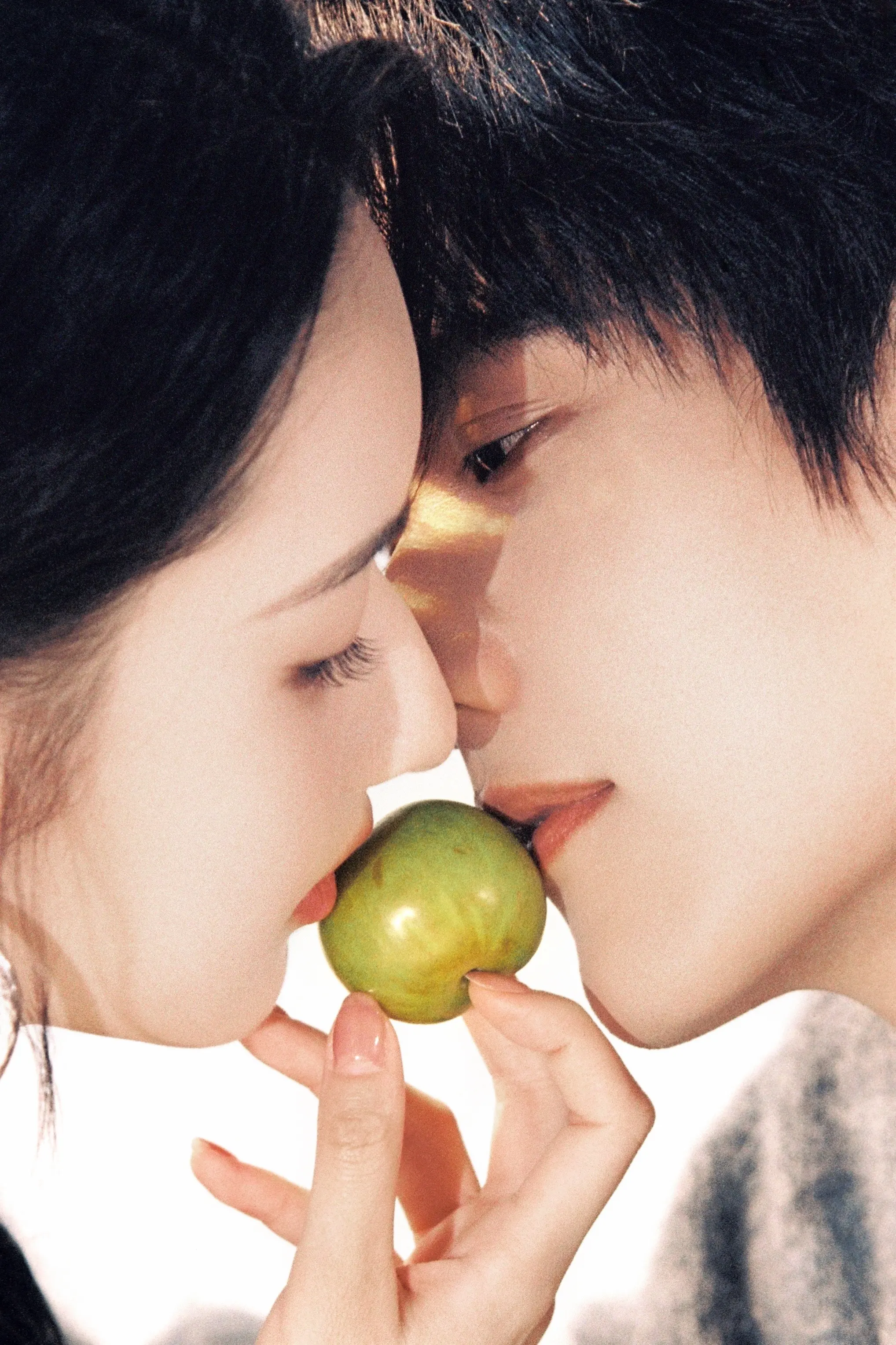 我镜头里的周柯宇王玉雯❤️。给《小城春色》拍的官宣写真  超级震撼美味来袭！