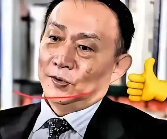 如今中国面临的最大风险，不是美国在南海搞什么航行自由，也不是芯片卡脖子，而是有人