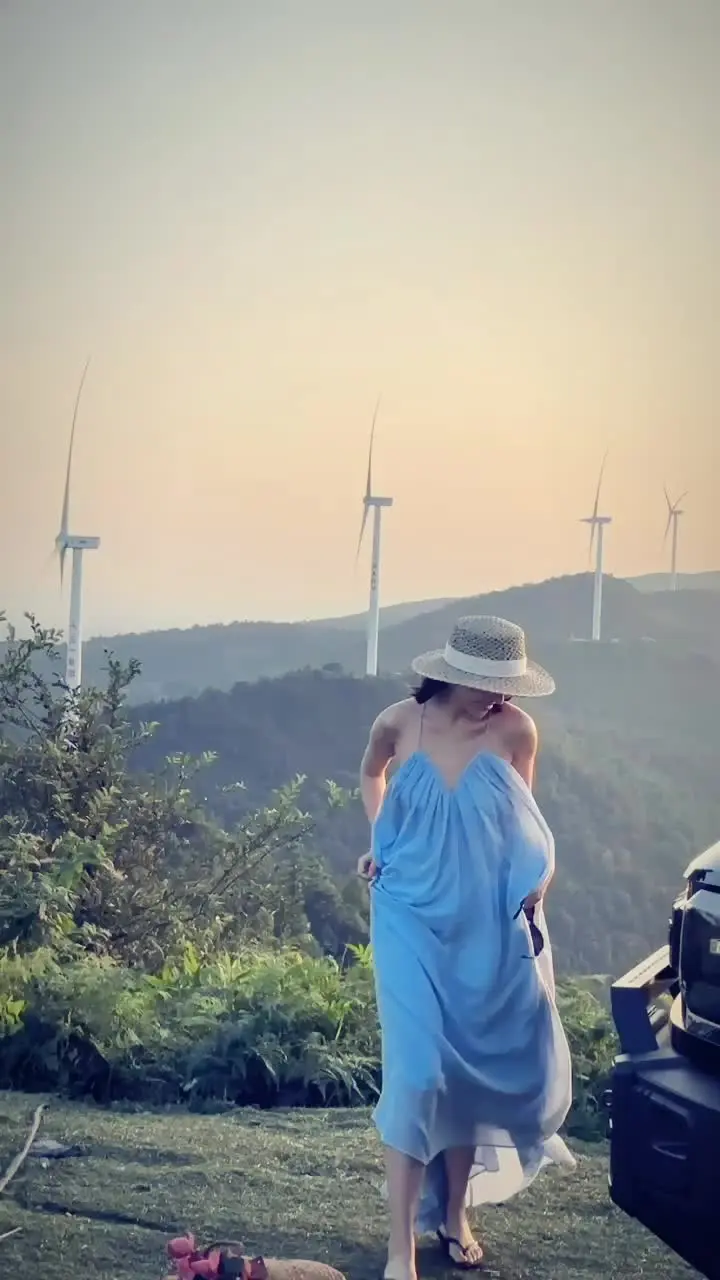 我闻到你身上悲痛的味道 于是决定永远陪着你
