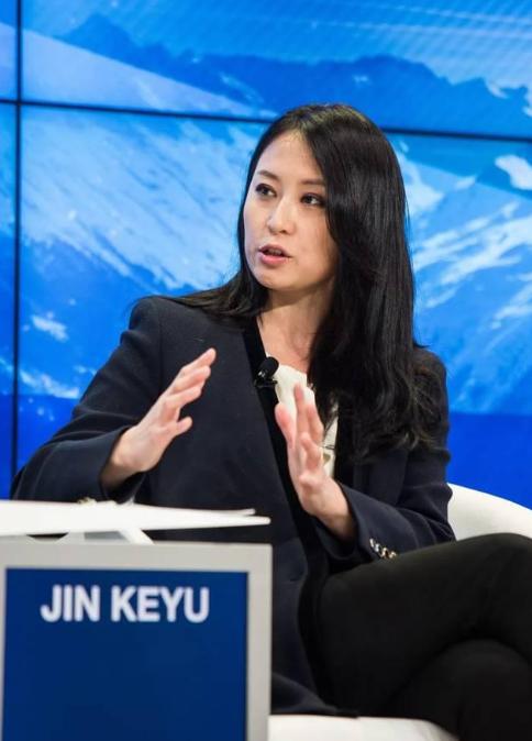 争议炸锅了！经济学家金刻羽在达沃斯抛出重磅观点，中国想跻身发达国家行列，不能死磕