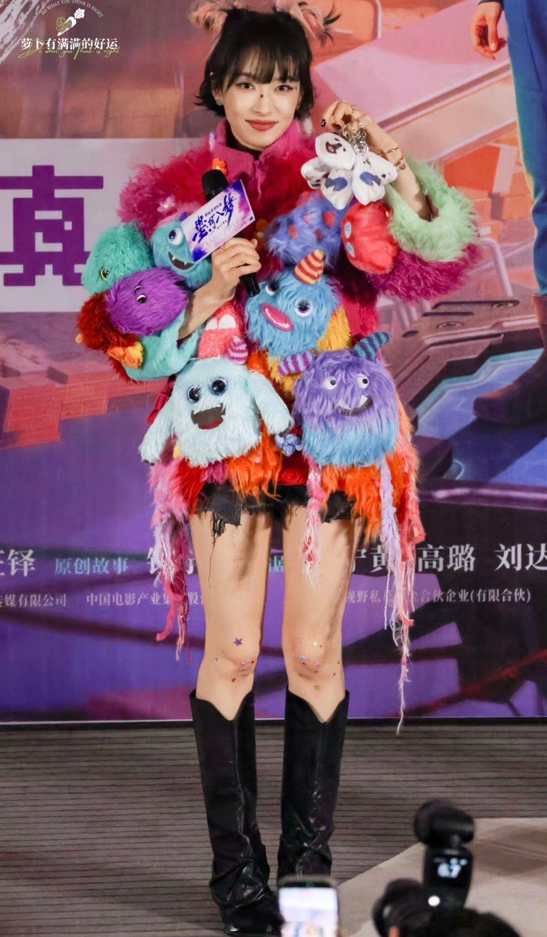 宋茜上一秒观众下一秒主角电影星河入梦 路演名场面！宋茜给粉丝送新婚祝福，被一句“