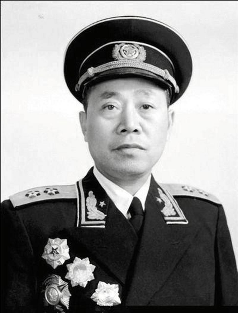 [中国赞]1942年，海匪孙二虎与陶勇洗澡后，突然有人匆忙塞给孙二虎一封信，由于
