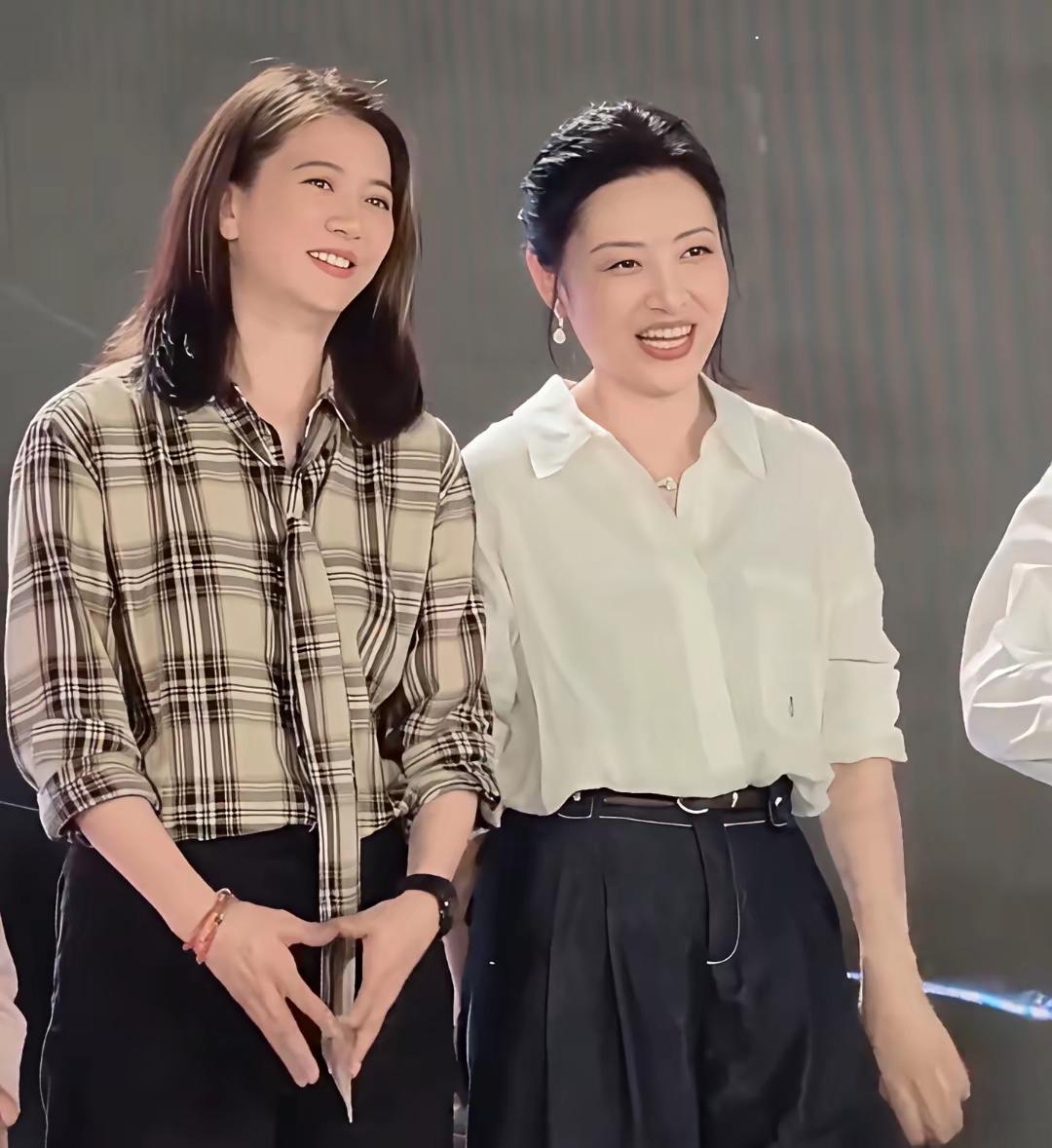 还是周涛漂亮
周涛属于那种特别有女人味的人
能让男人看了就觉得美
没有办法
谁叫