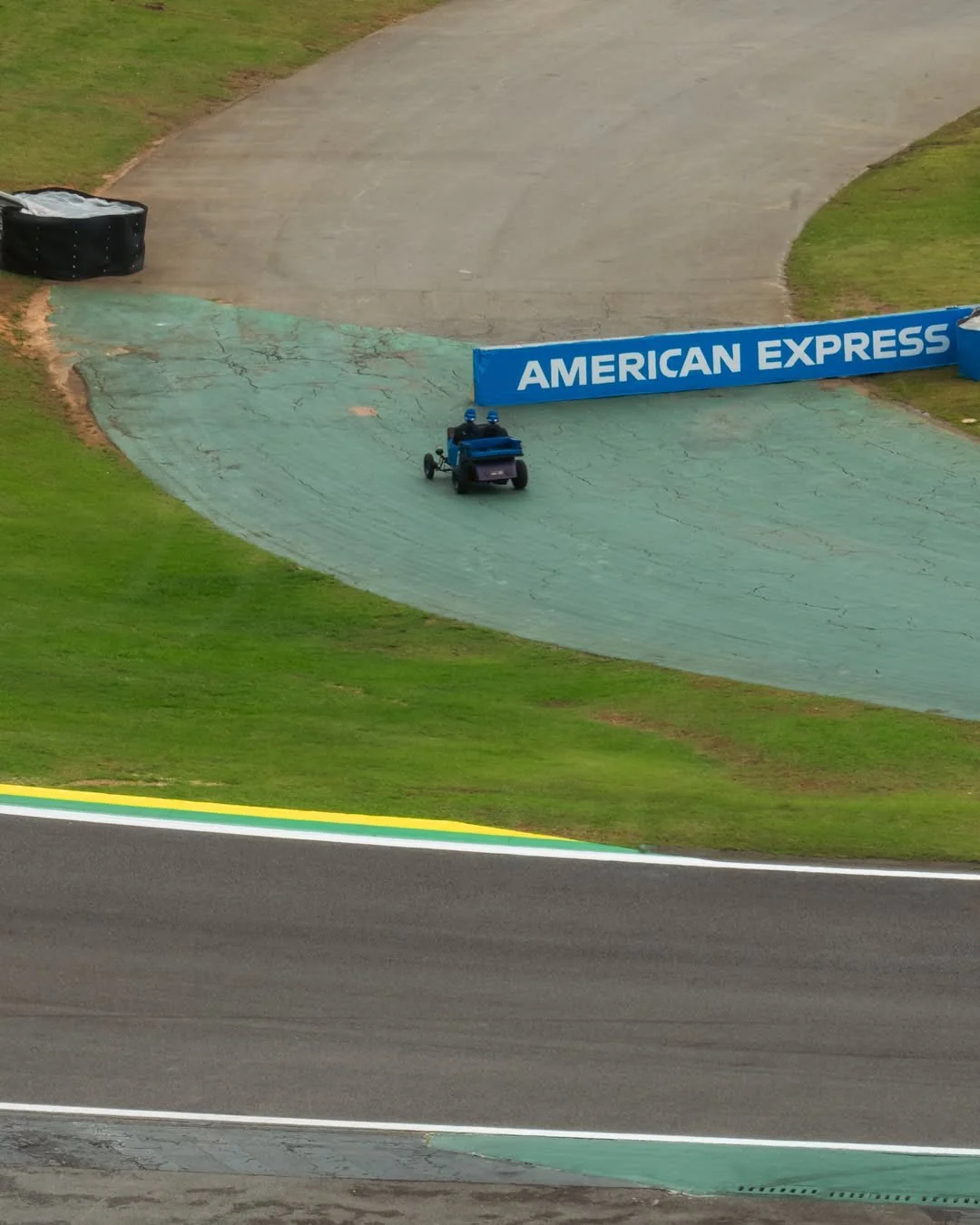 报告！威廉姆斯在车手巡游当中抄了近道图2这是开到哪里去了