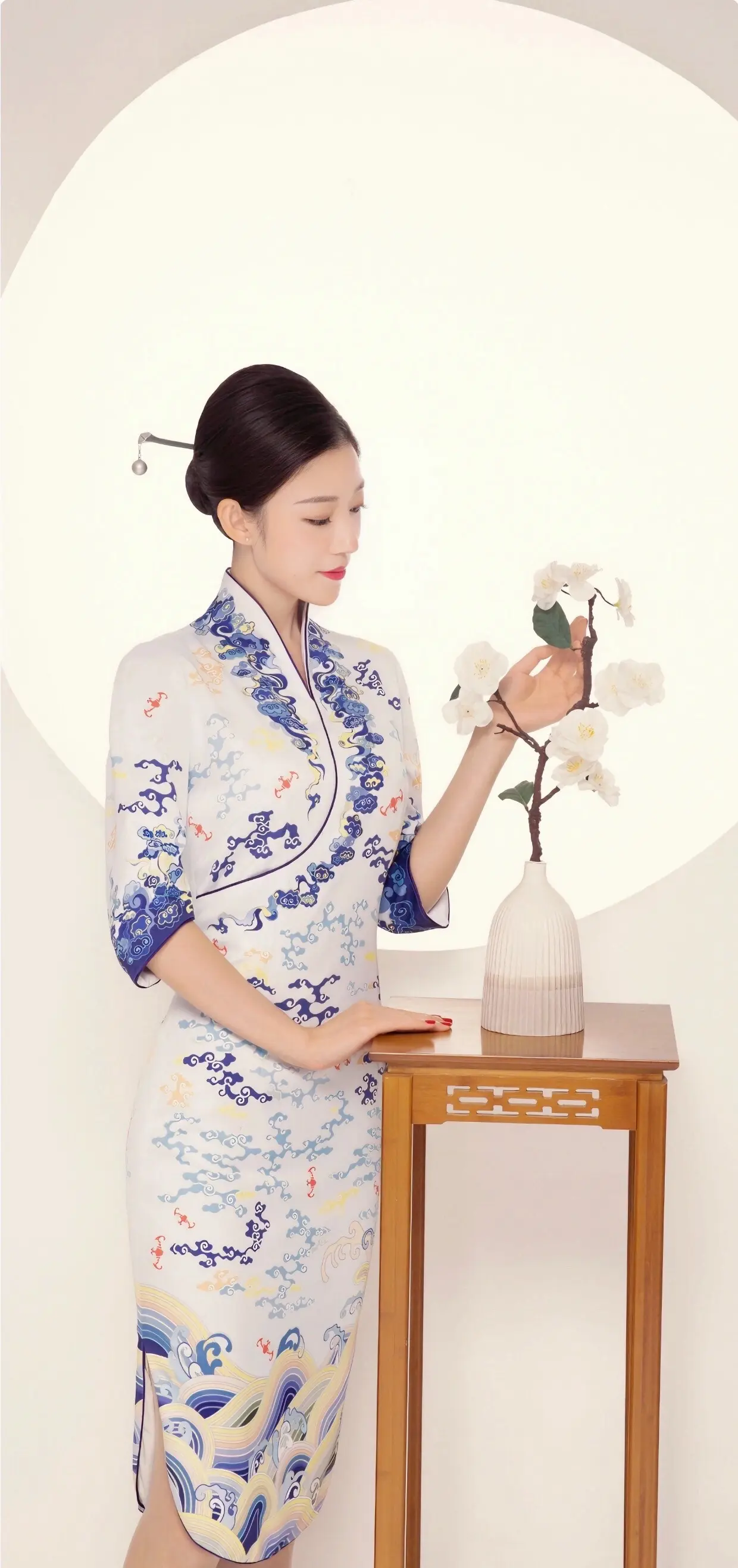 直如蛛丝绳，清如玉壶冰。