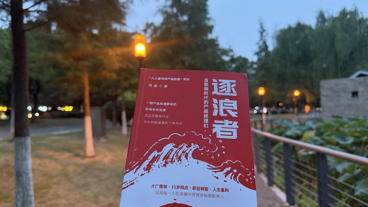 宇树机器人一上市，王兴兴身价陡增，被封为90后新贵。

从地上到处跑的无人驾驶车
