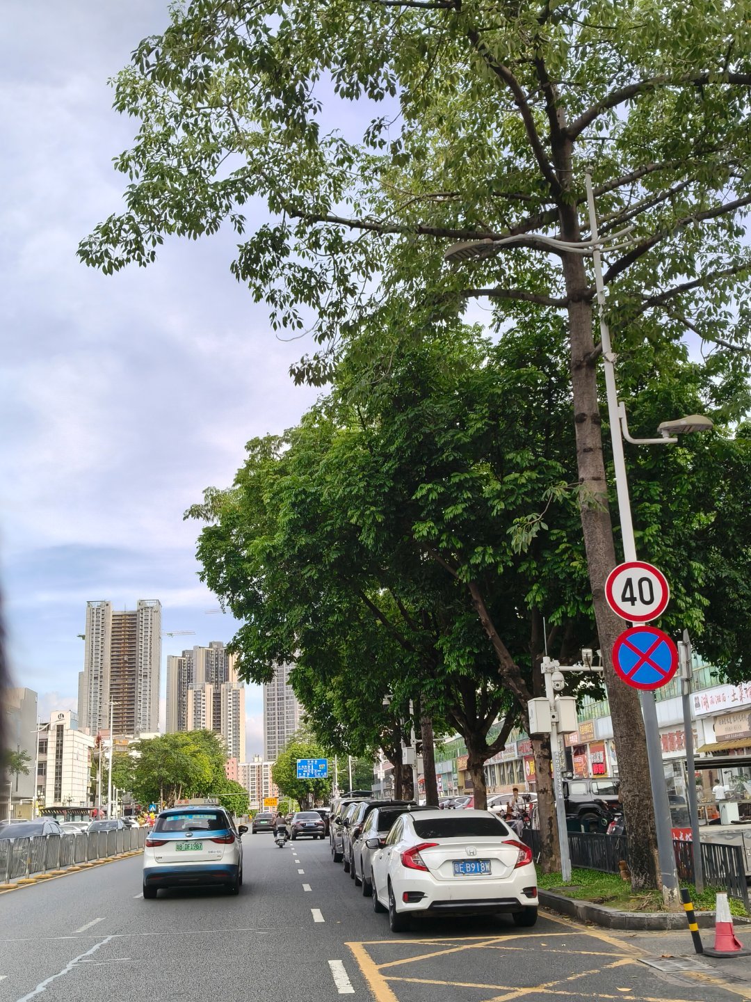 出来冒个泡白天太阳太大了，不适合出门晚上出门看看夜景🌃去 