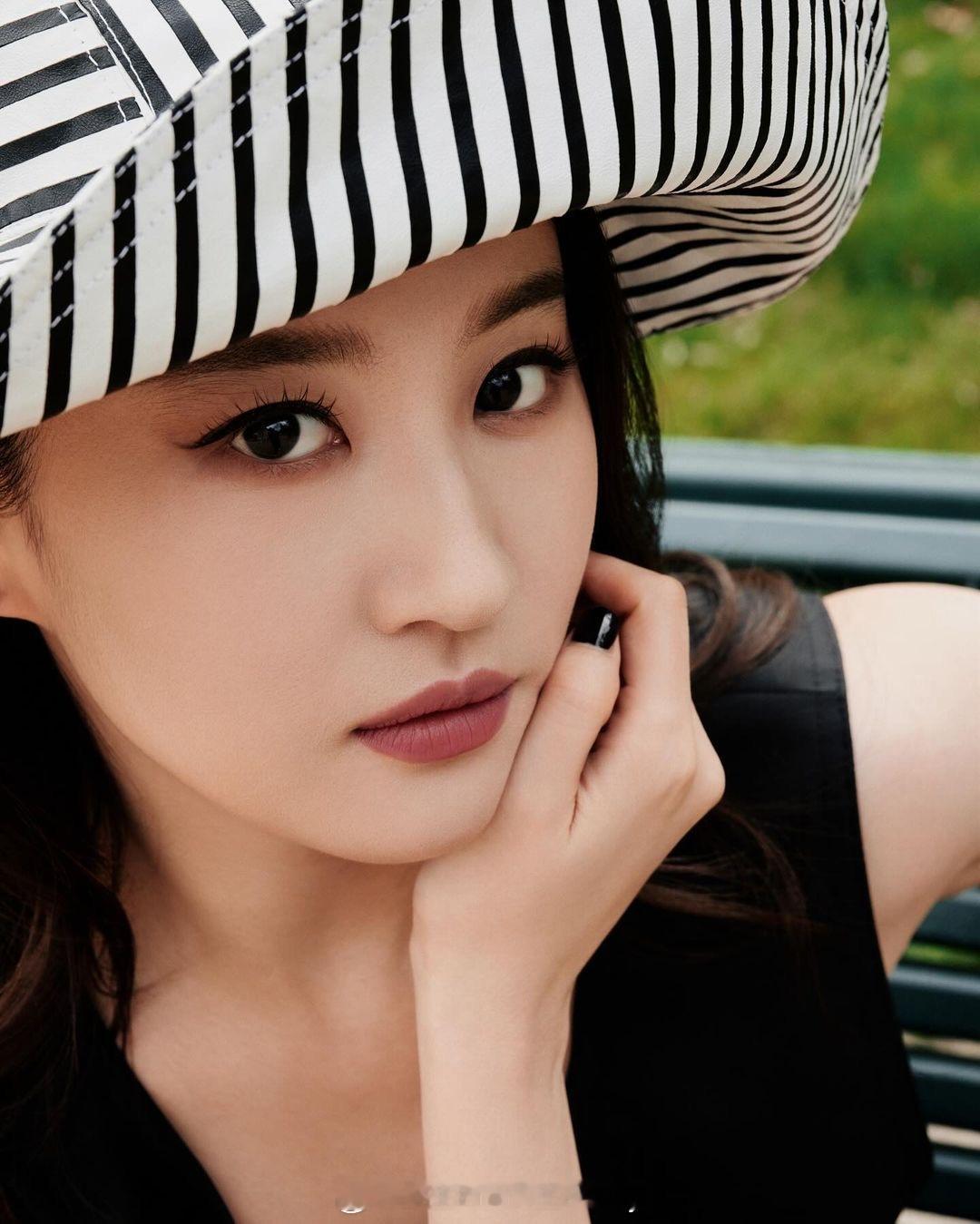 刘亦菲最新美照释出，可爱俏皮又活泼减龄～ ​​​