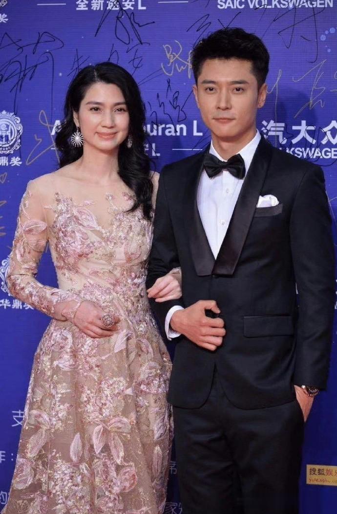 没想到洪欣张丹峰为了生活能付出那么多。

两人在情人节当天不仅晒了合体视频，竟然