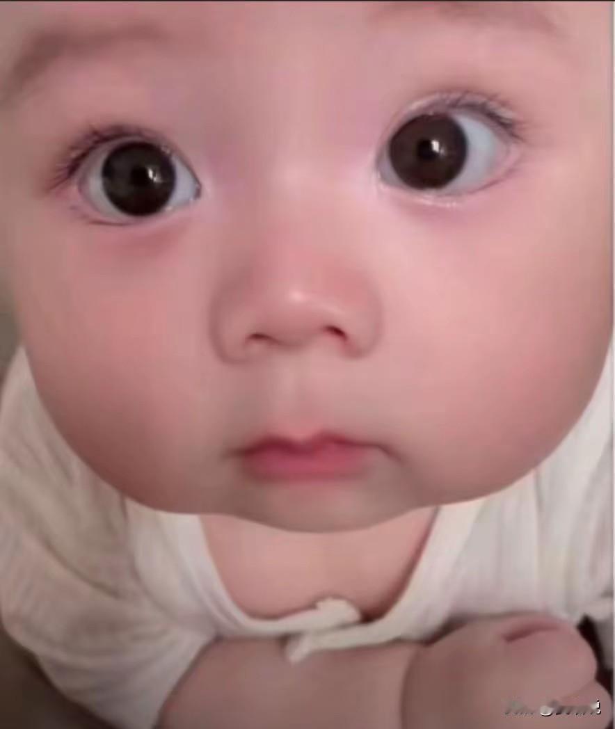 如何才能生出大眼睛的宝宝？
从科学的角度上说
那还是有可能的，我们知道很多宝宝的