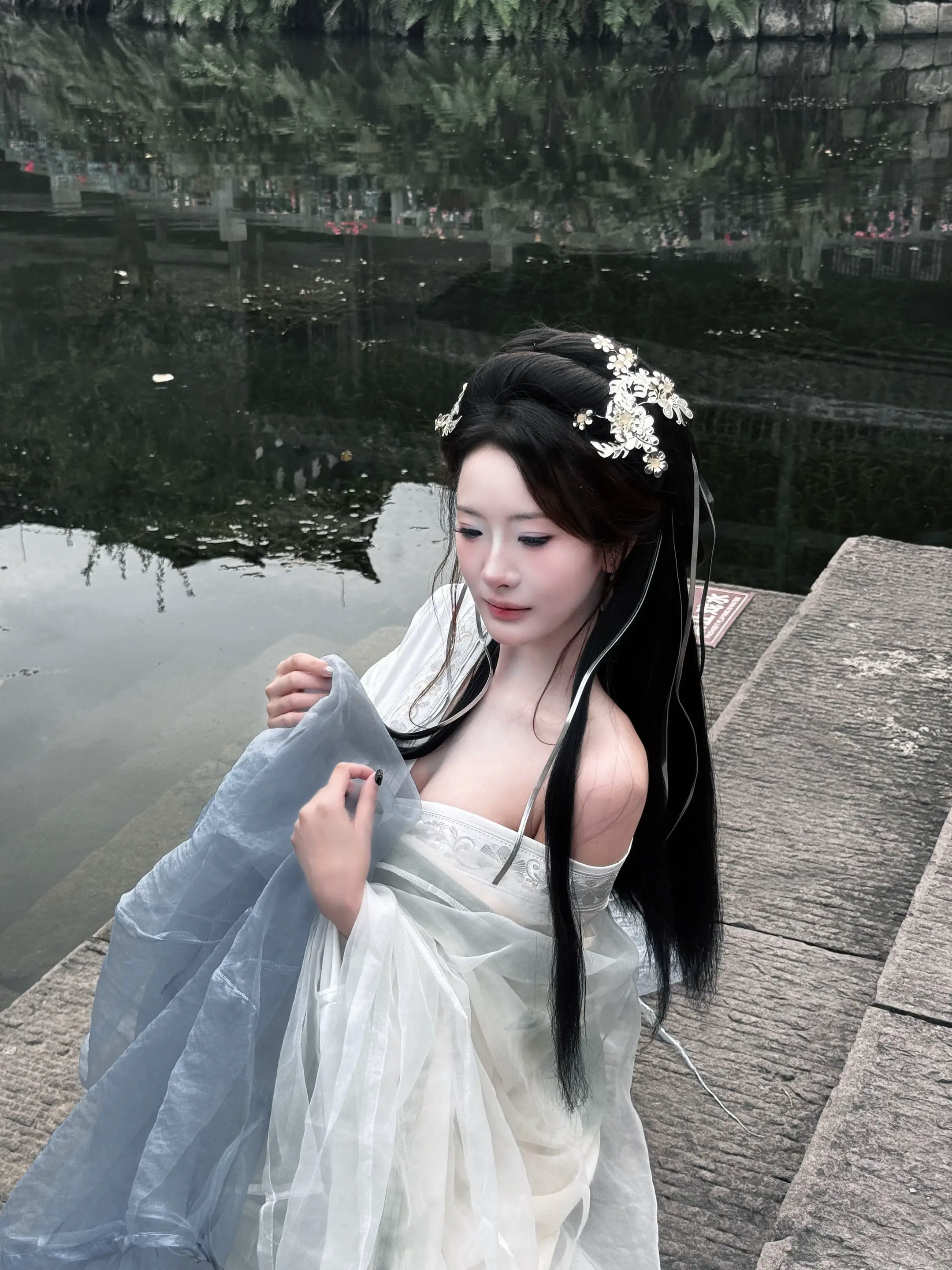 一阵风 一场梦 爱如生命般莫测。