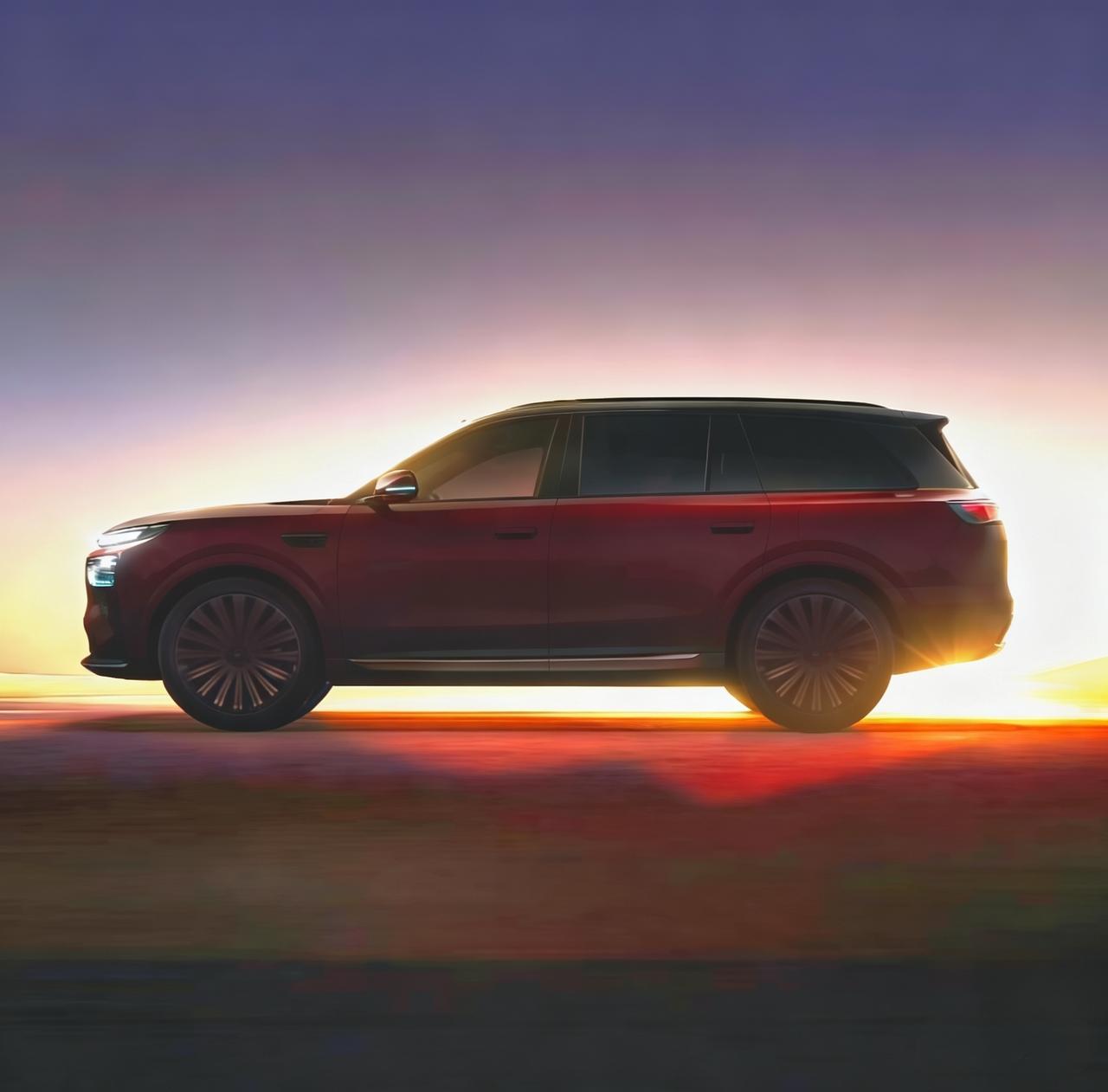 华为乾崑奕境的首款旗舰大六座SUV周一就要来了。
​
官图的​亮度对比度什么的我