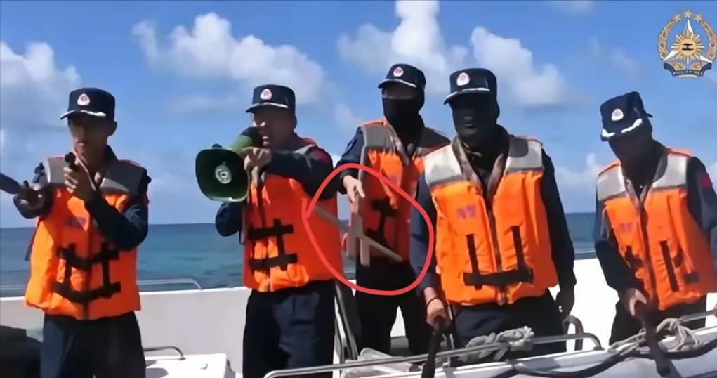 打完架才发现，中国海警手里拿的这是啥呀？

7月20日，仁爱礁海域一段现场画面引